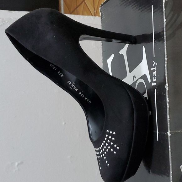 Shoes - Picture 5 of 5